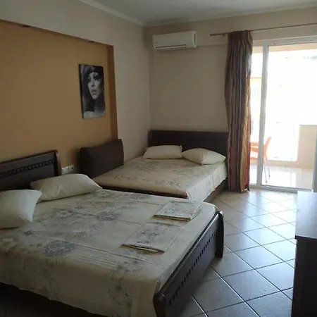 Marie Claire Apartment Olympiakí Aktí