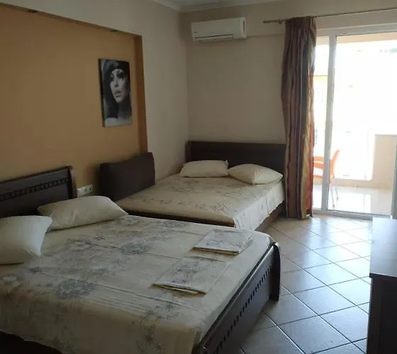 Marie Claire Apartamento Olympiakí Aktí